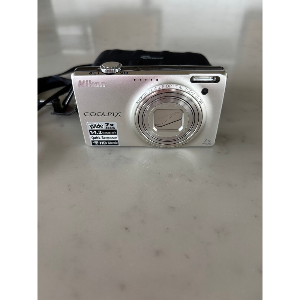 Nikon Coolpix S6000 Digital Camera 14.2MP 7x Zoom Silver with Lowepro Case